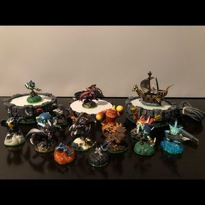 SkyLanders Spyro Adventures 3 Portals/ 16 Figures